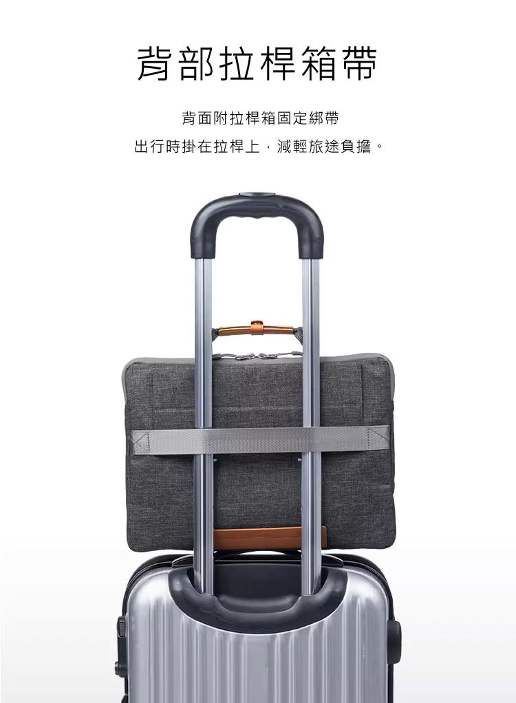 背部拉桿箱帶 背面附拉桿箱固定綁帶 出行時掛在拉桿上，減輕旅途負擔。